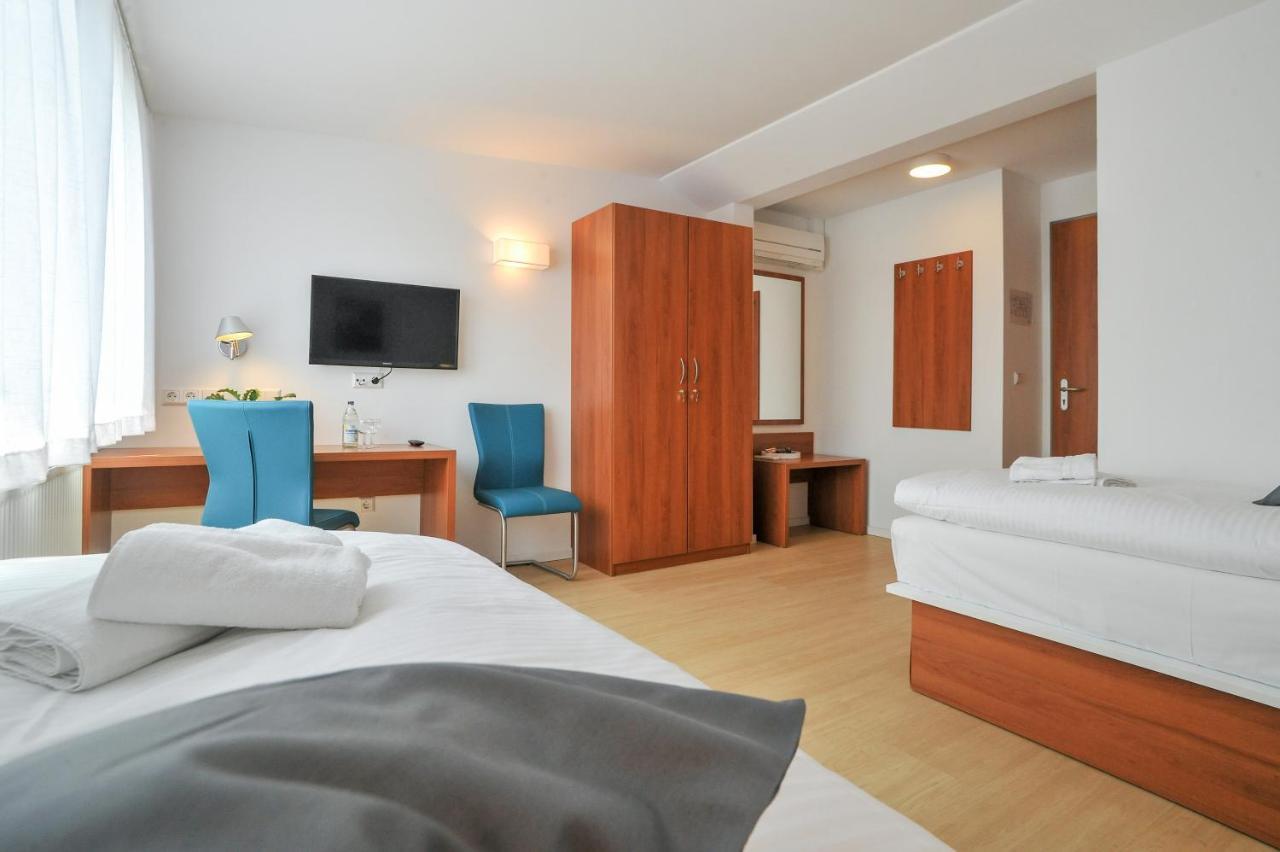 Hotel Abz *